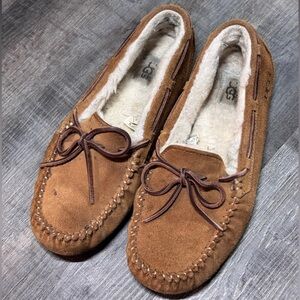 UGG Women's Dakota Slippers in Chestnut